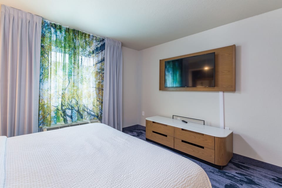 Desk, blackout drapes, iron/ironing board, free WiFi