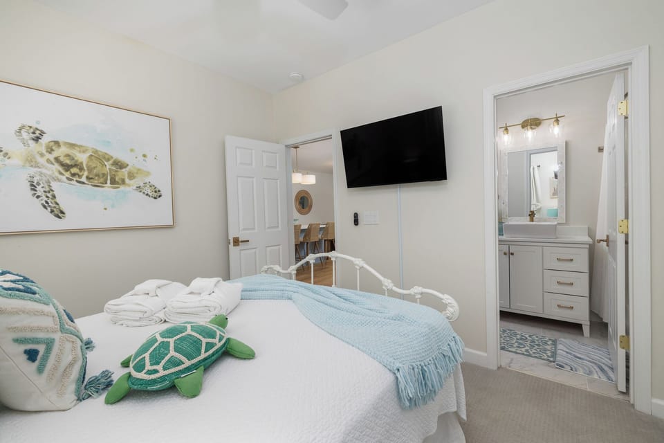 Queen Bedroom