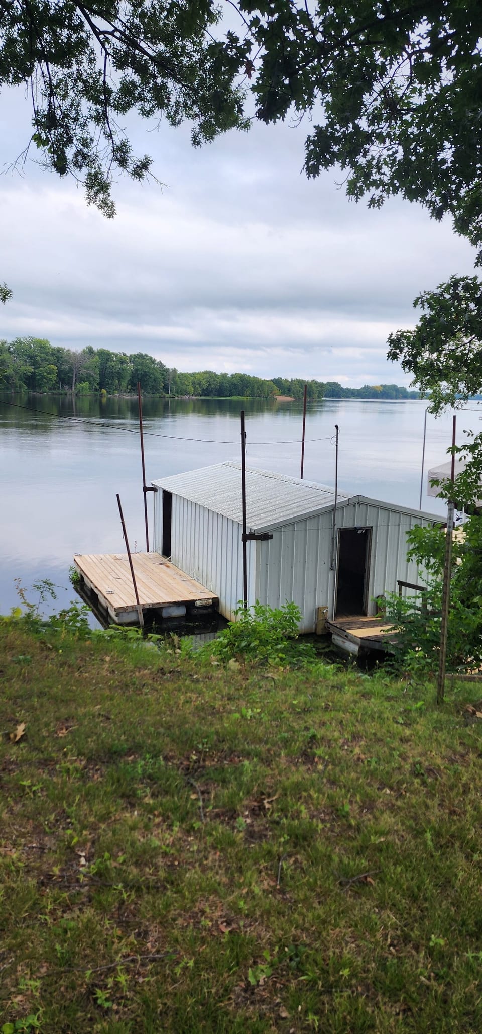 Private dock & boat garage 