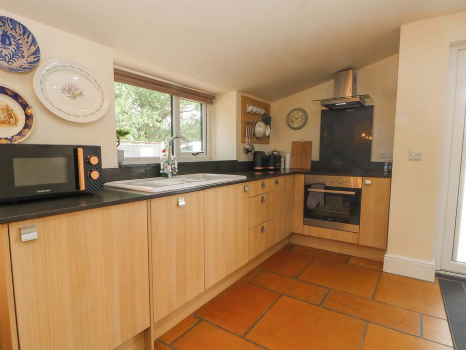Fridge, microwave, dishwasher, toaster