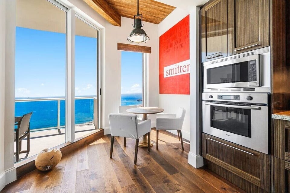 Breakfast nook with ocean view to go along with your morning beverage of choice