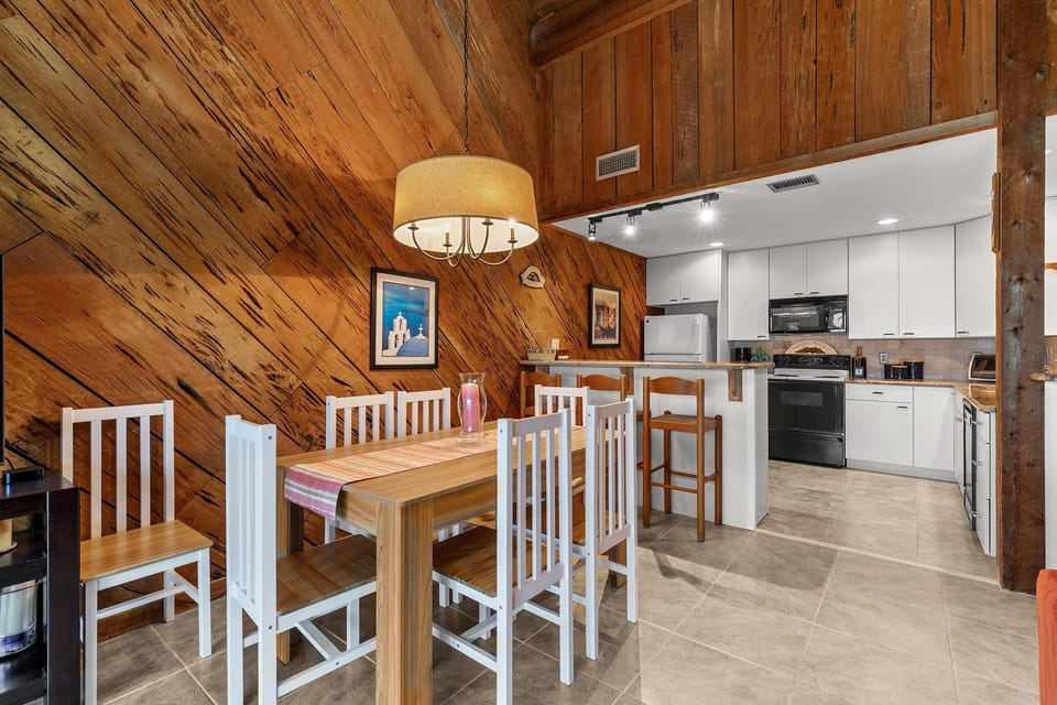 House, Multiple Beds (Sea Dunes Green Turtle A3) | Dining