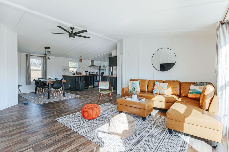 Living Room / Lounge