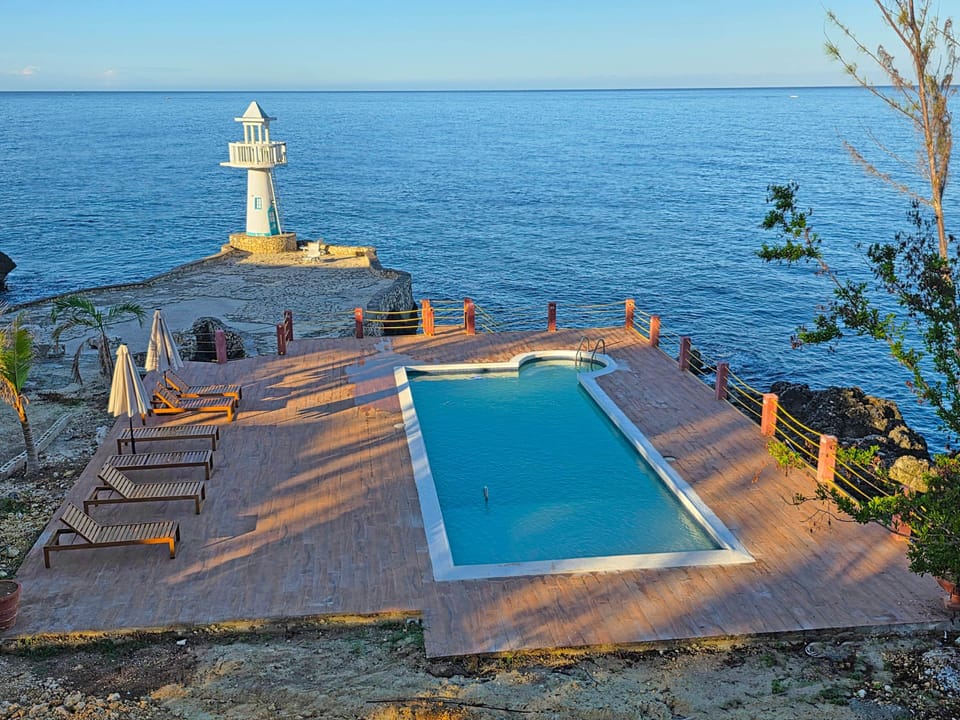 Cliffside Swimming Pool a few steps away