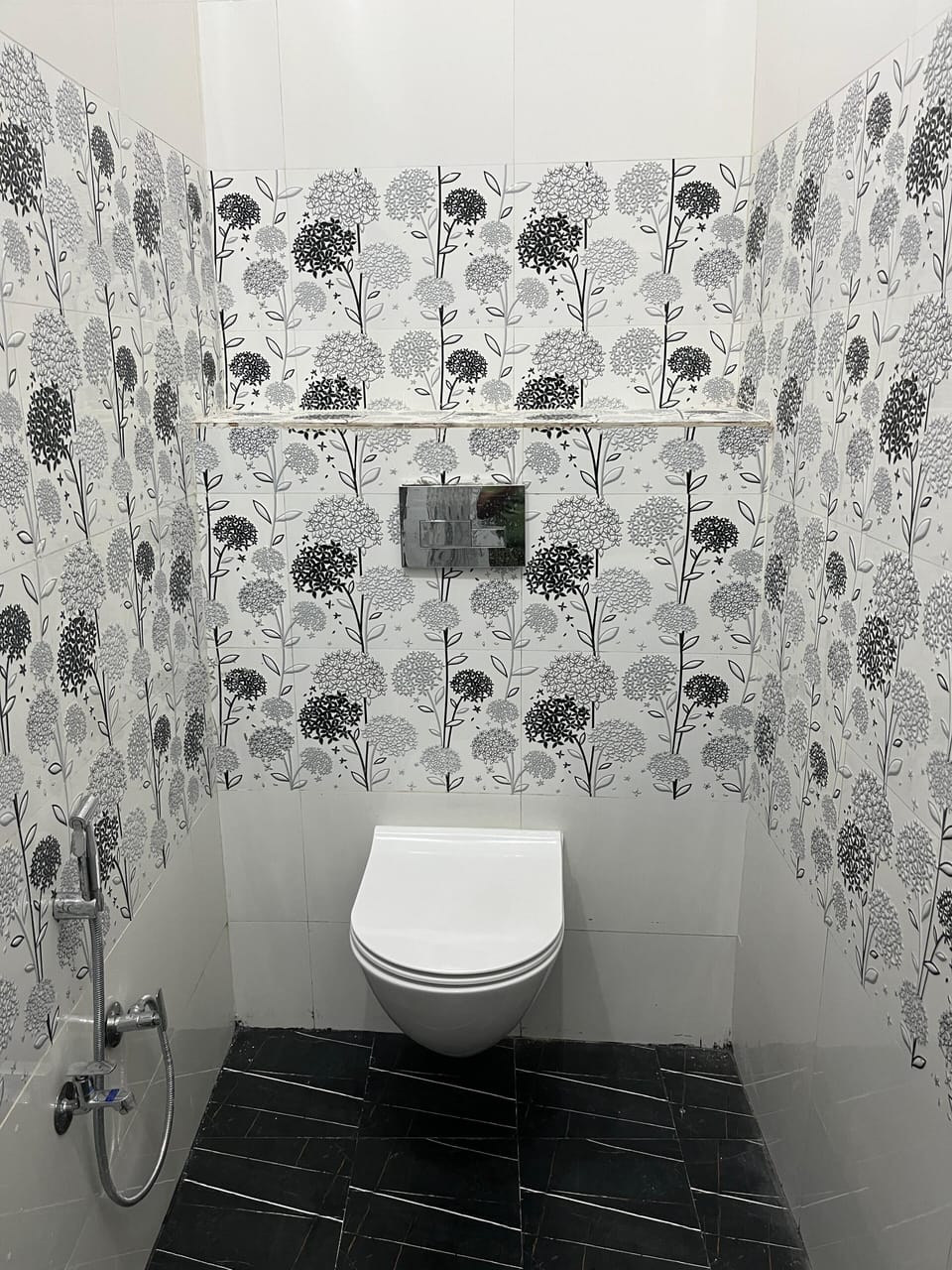 Deluxe Room, Garden View | Bathroom | Free toiletries, towels, soap, shampoo