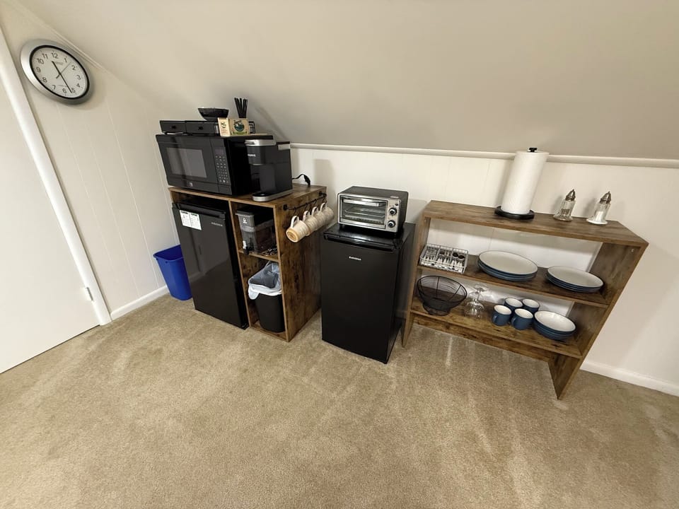 Kitchenette: mini fridge, mini freezer, microwave, toaster oven. keurig, water..