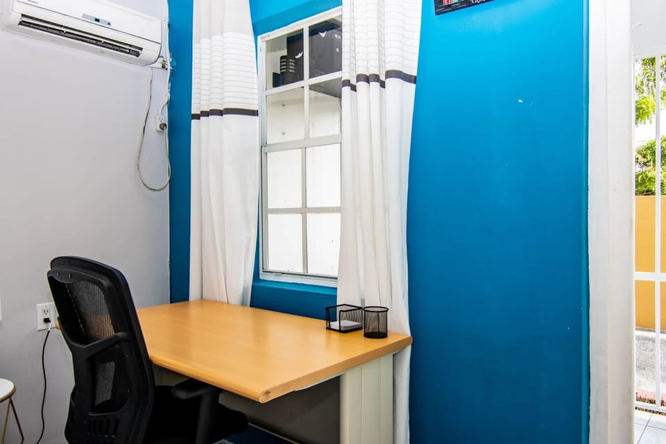 Desk with ergnomic office chair