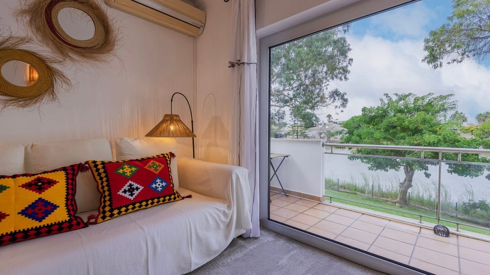 Unwind with a drink on your private balcony overlooking peaceful greenery and water.
#lakeview #balcony #outdoors #portugal #pt #troiapeninsula #soltroia
