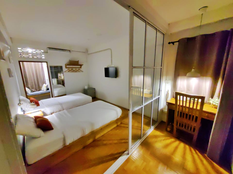 Basic Twin Room, City View | Desk, free WiFi