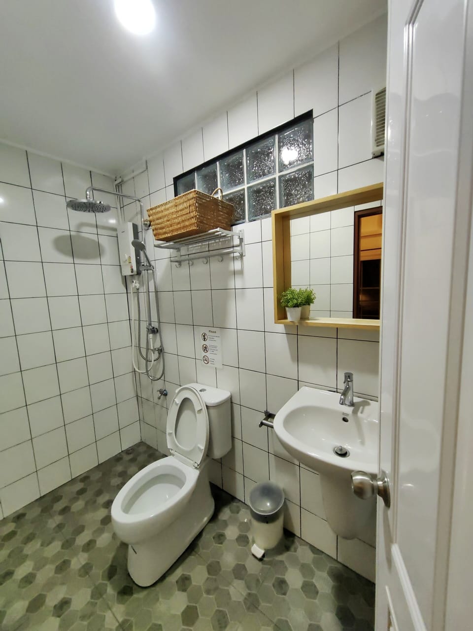 Basic Twin Room, City View | Bathroom | Shower, hair dryer, slippers, towels