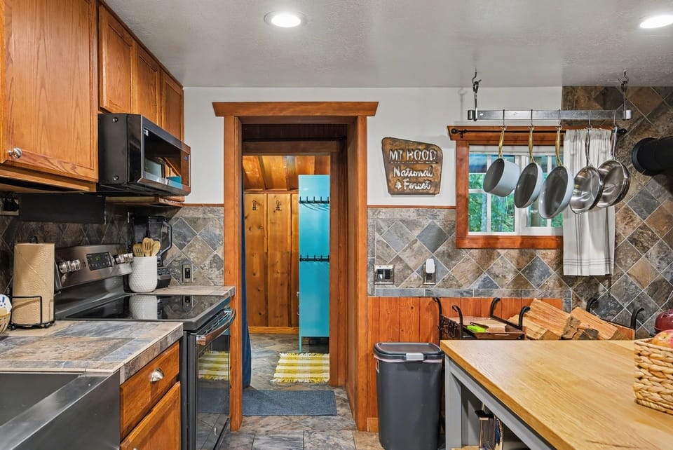 A real kitchen — equipped for pre-hike eggs to post-mountain dinners.