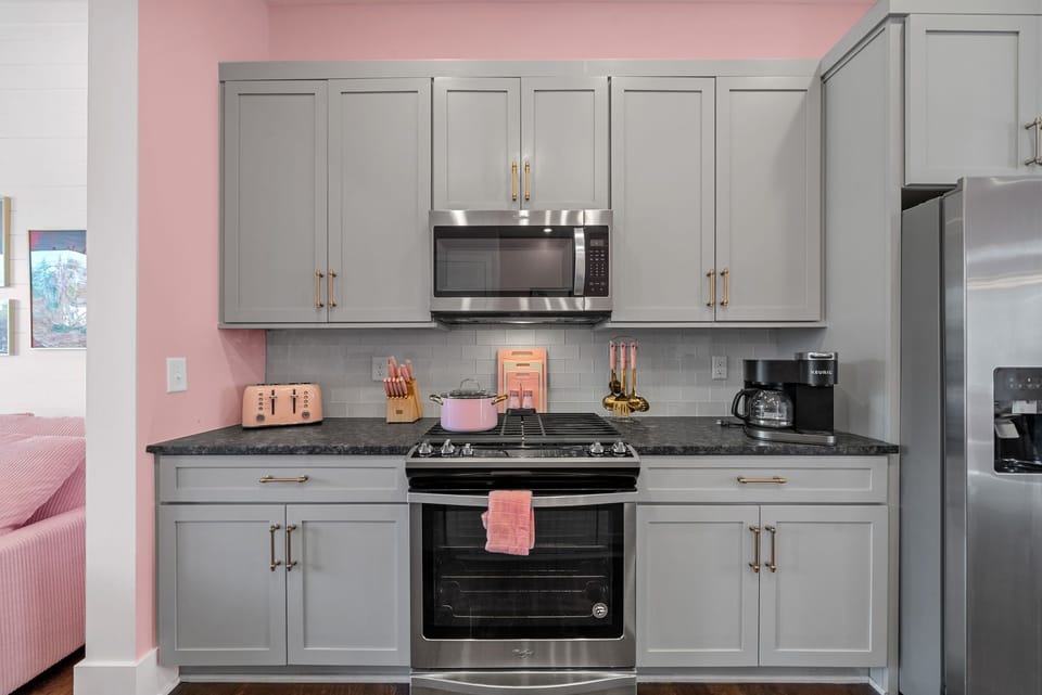 Kitchen is equipped with everything you could possibly need