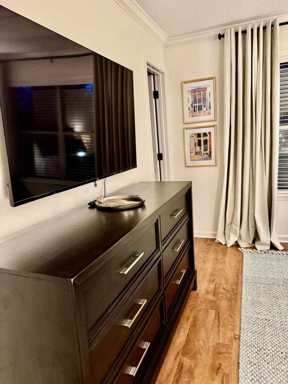 Master Bedroom-Smart TV