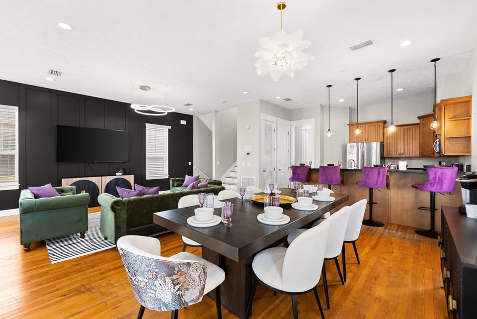From breakfast to late-night snacks, our dramatic dining room sets the tone for every meal.