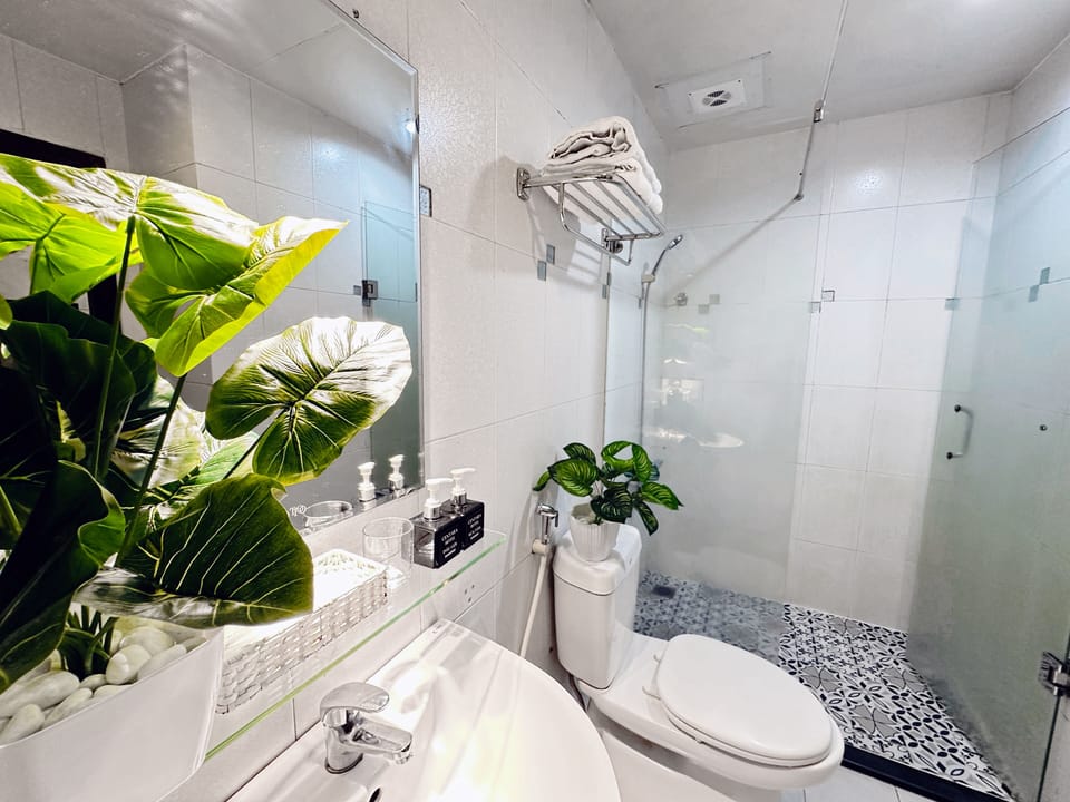 Standard Room | Bathroom | Shower, slippers, bidet, towels
