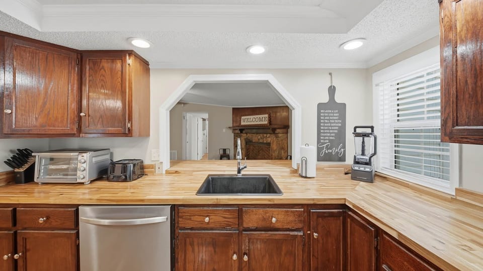 555 durham rd-15