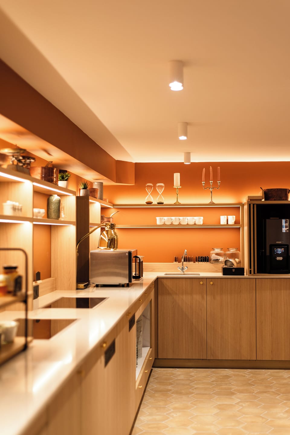 Daily full breakfast (EUR 19 per person)