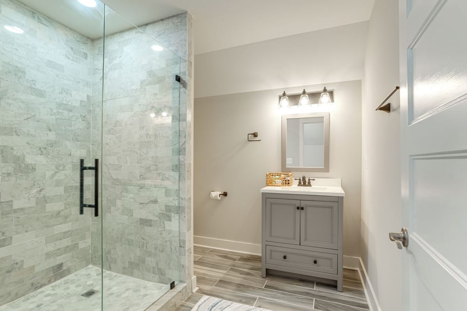 Bathroom | 2nd Floor