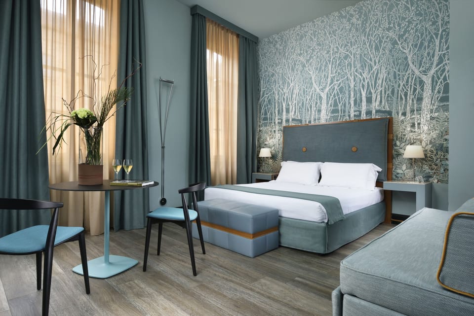 Executive Room | Minibar, in-room safe, desk, blackout drapes