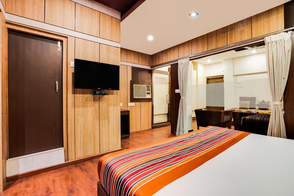 Suite | Desk, soundproofing, free WiFi, bed sheets