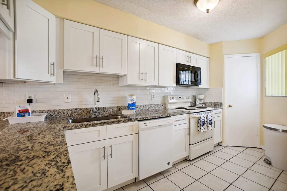 Condo, Multiple Beds, Hot Tub, Ocean View (Hibiscus D203) | Private kitchen | Coffee/tea maker