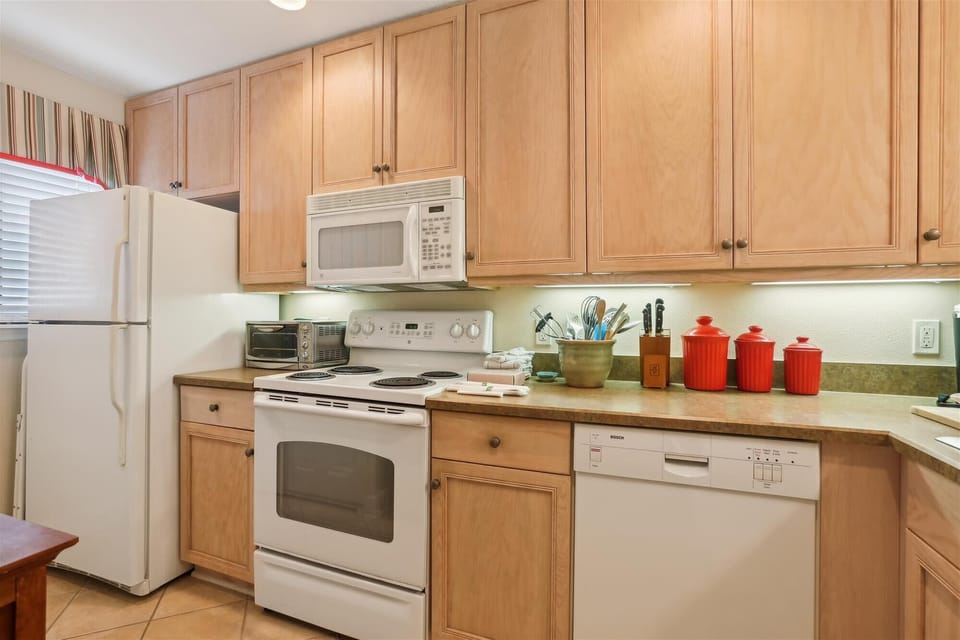 Condo, Multiple Beds, Balcony, Ocean View (Sea Haven 314) | Private kitchen | Coffee/tea maker