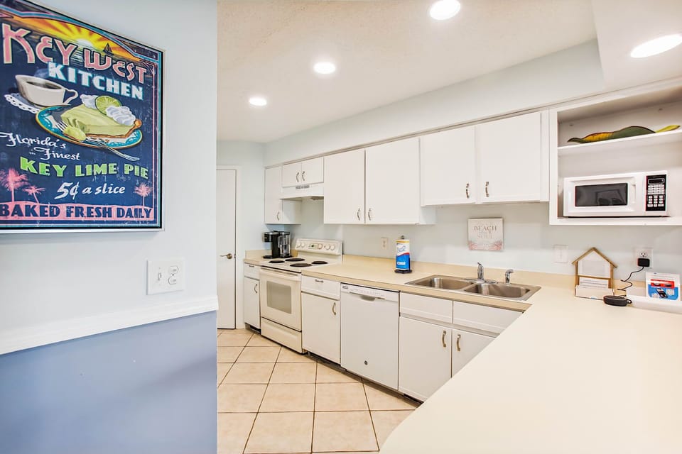 Condo, Multiple Beds, Hot Tub, Ocean View (Hibiscus A201) | Private kitchen