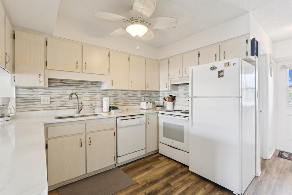 Condo, Multiple Beds, Pool Access, Ocean View (Spanish Trace 243) | Private kitchen | Coffee/tea maker
