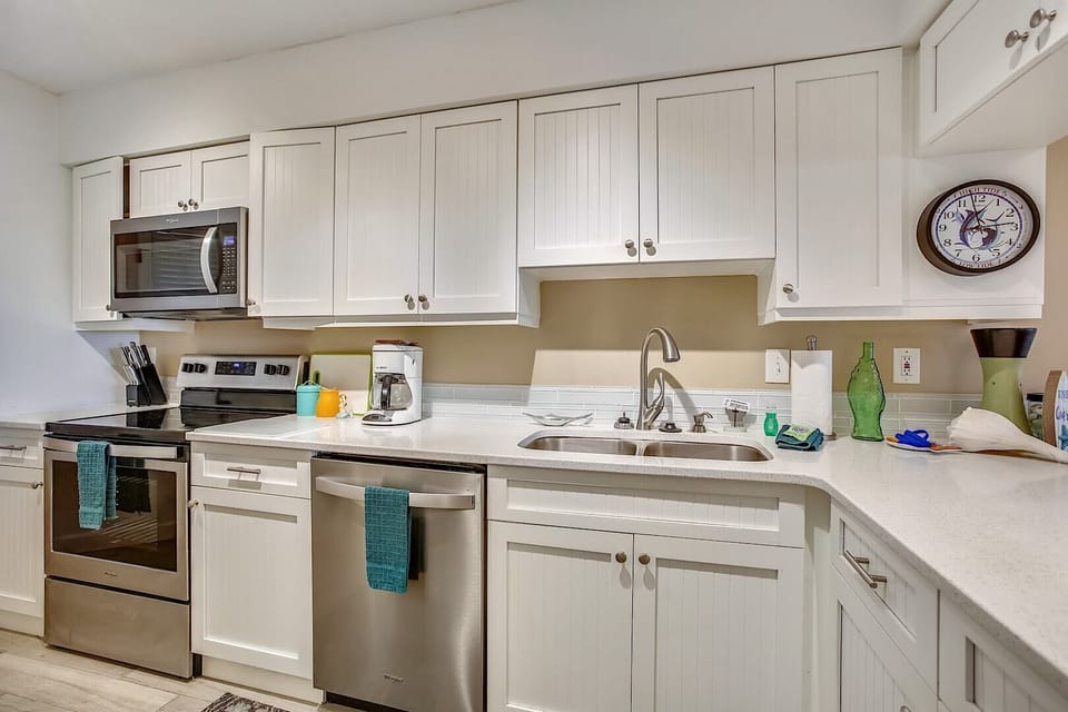 Condo, Multiple Beds, Hot Tub, Ocean View (Hibiscus B101) | Private kitchen