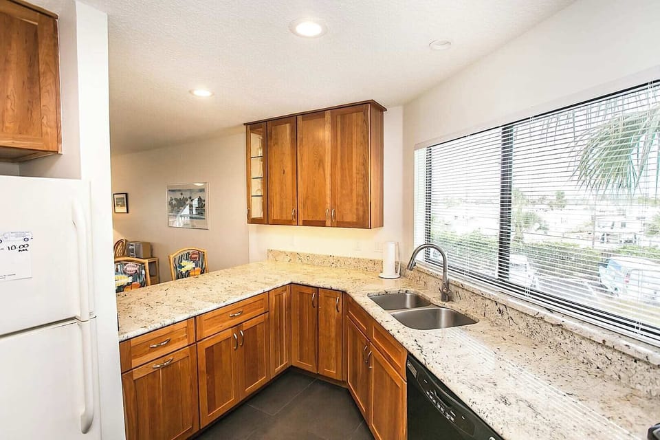 Condo, Multiple Beds, Hot Tub, Ocean View (Hibiscus C202) | Private kitchen | Coffee/tea maker