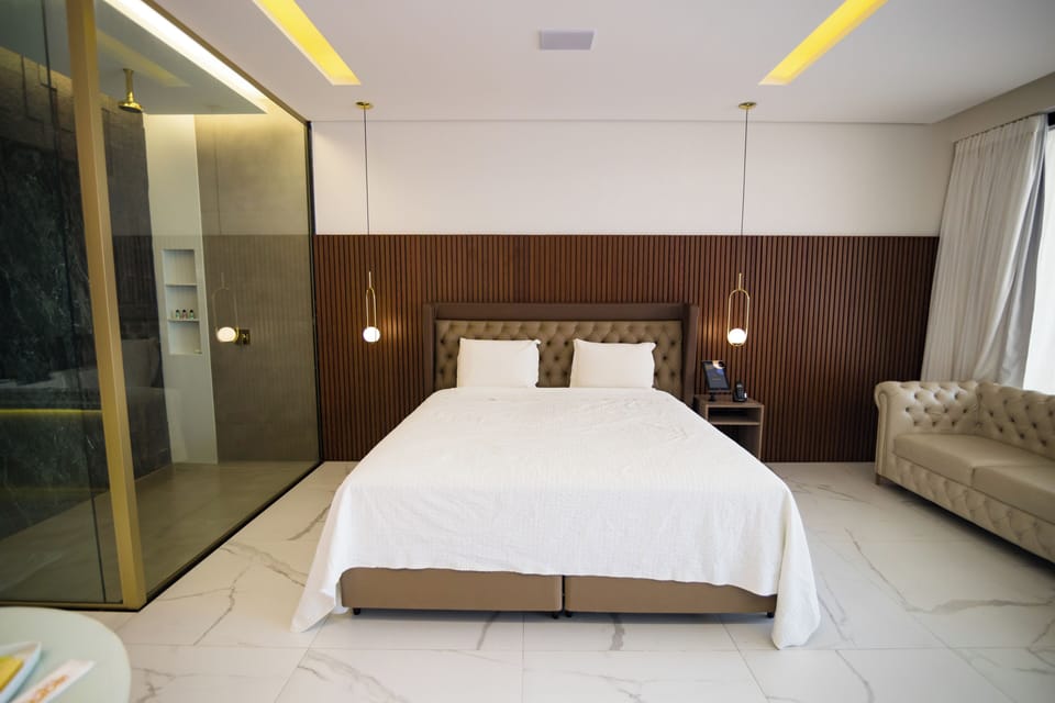 Deluxe Suite | Laptop workspace, iron/ironing board, WiFi (free), bed sheets