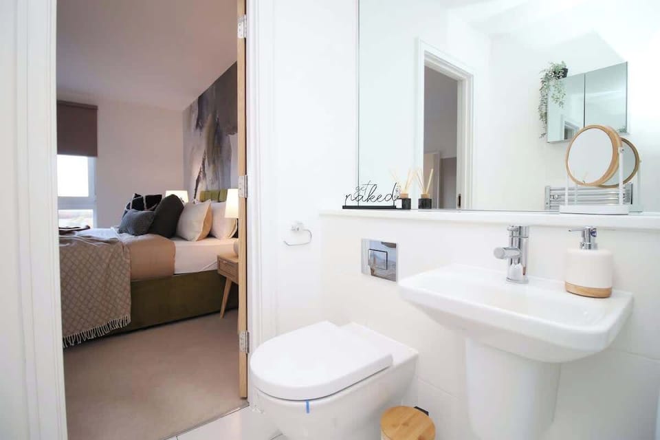 Conveniently connected to the bedroom, this private en-suite offers a bright, clean space with modern fixtures and everything needed for a comfortable, hassle-free stay.