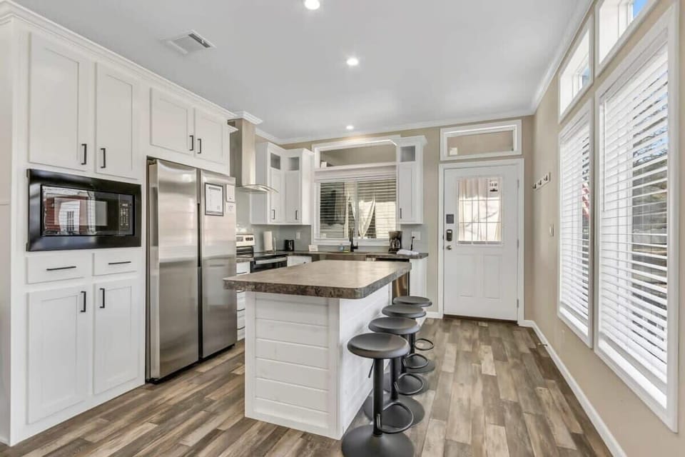 House, 1 Queen Bed with Sofa bed, Patio (Byrd 5 Little Byrd House) | Private kitchen | Coffee/tea maker
