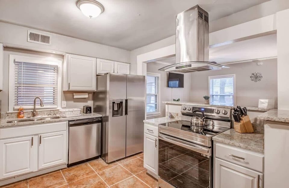 House, Multiple Beds, Patio, Garden View (Flamingo Hideaway) | Private kitchen | Coffee/tea maker