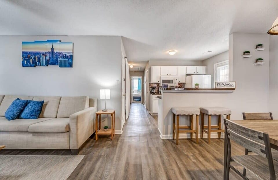 House, Multiple Beds, Patio, Garden View (Cedar Ave Escape) | Interior