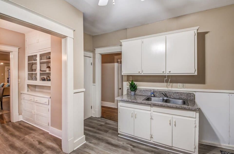 House, Multiple Beds, Patio, Garden View (Avalon Nest Downstairs) | Private kitchen | Coffee/tea maker