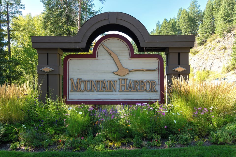 Welcome to Mountain Harbor Hideaway