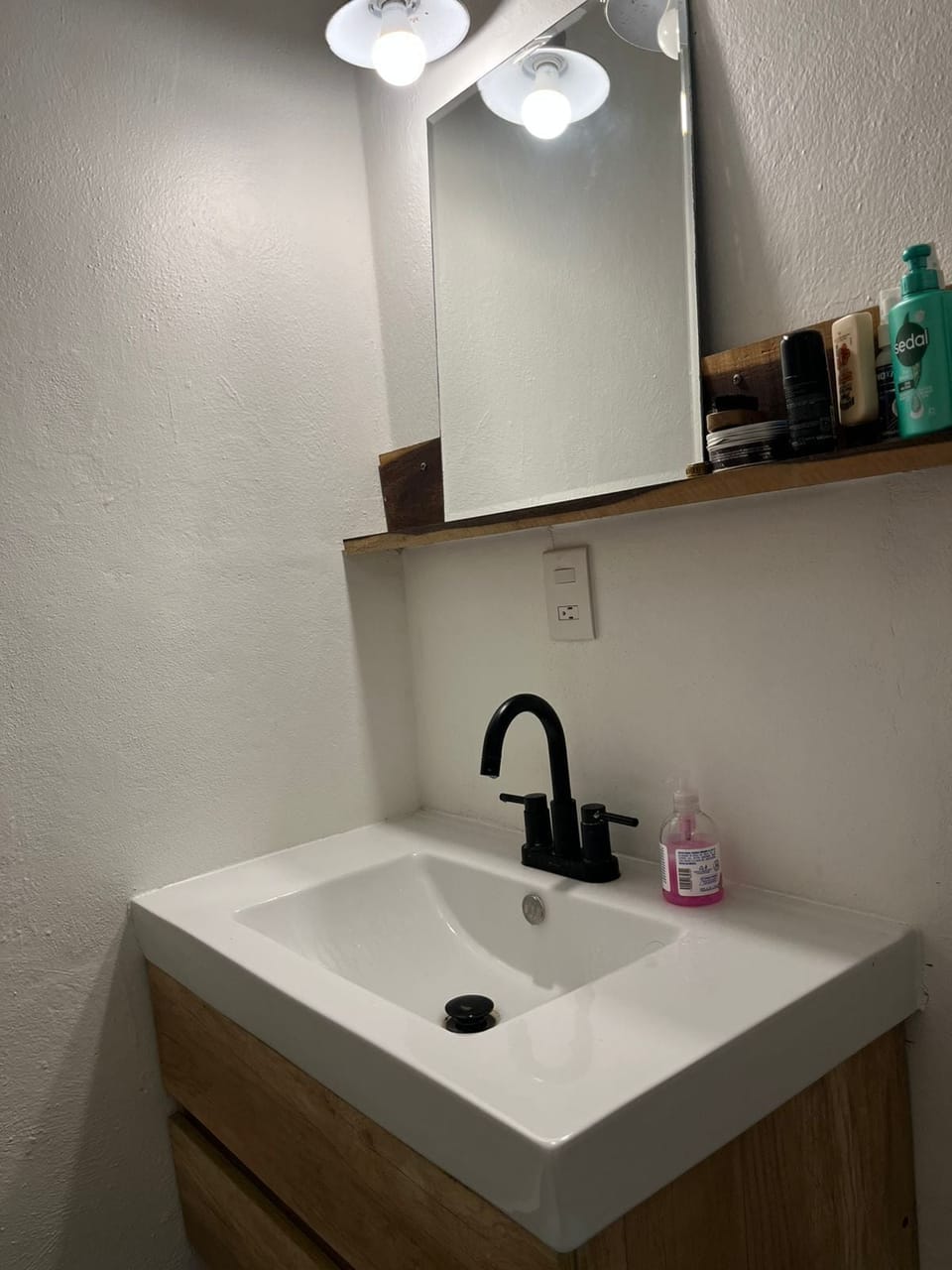 Standard Studio, Balcony, Pool View | Bathroom