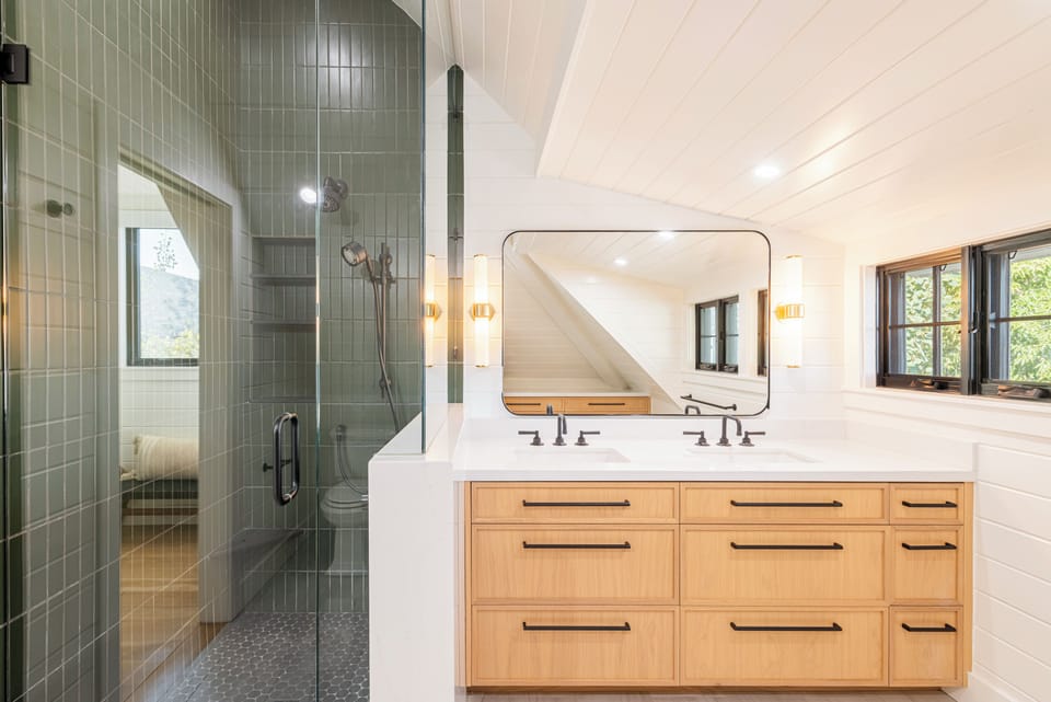Ensuite Bathroom 1