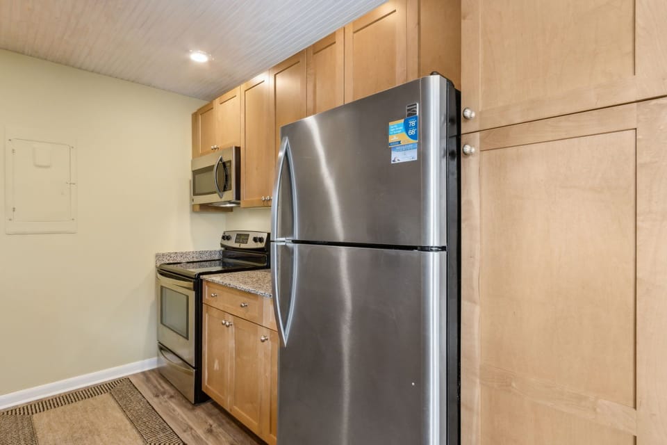 Cook meals with ease in you fully equipped kitchen