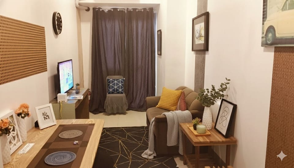 Room, City View | Living area