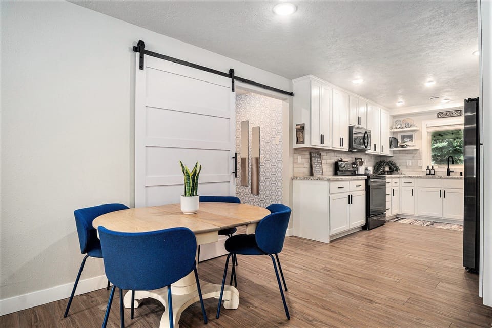 Eat in Kitchen