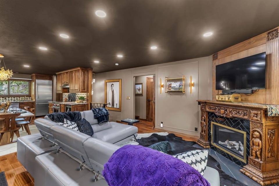 Living room: Main floor, Gas fireplace, Smart TV, sectional couch