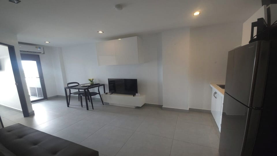 Apartment, Balcony, City View | Living area