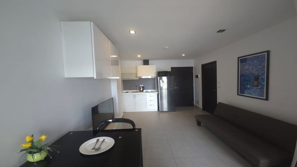 Apartment, Balcony, City View | Living area