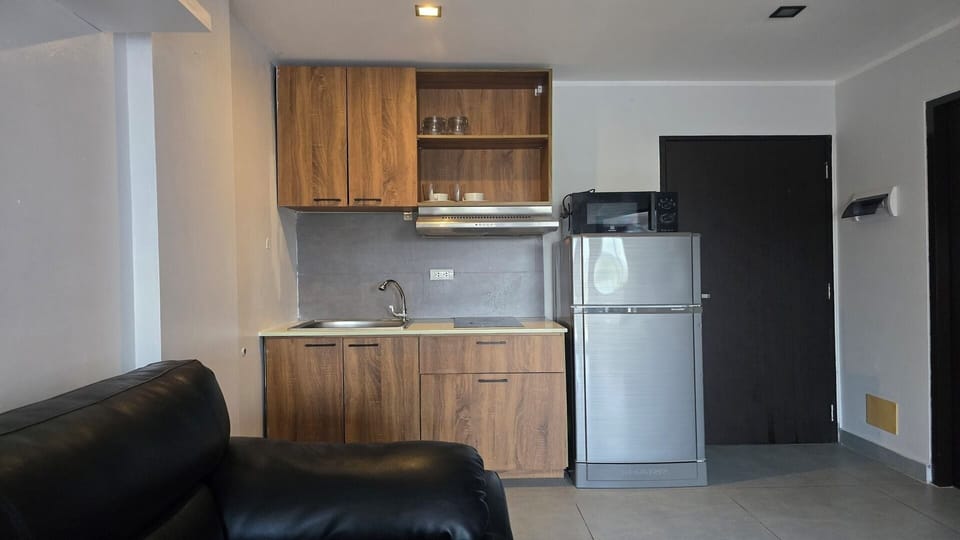 Apartment, Balcony, City View | Private kitchen | Fridge, microwave, stovetop, cookware/dishes/utensils