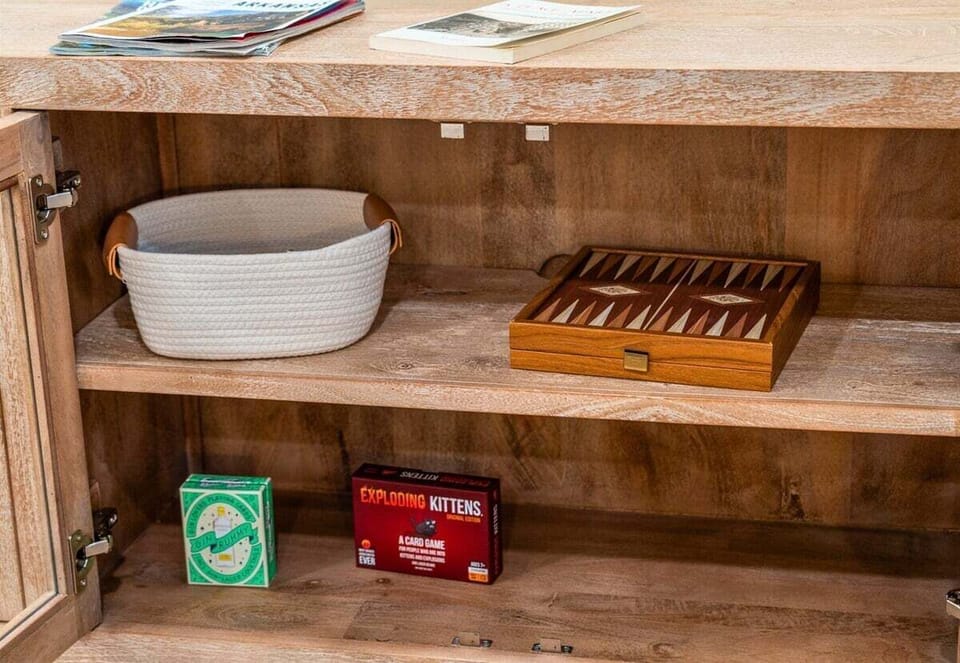 Games and entertainment for guests—everything you need for a relaxing night at home.