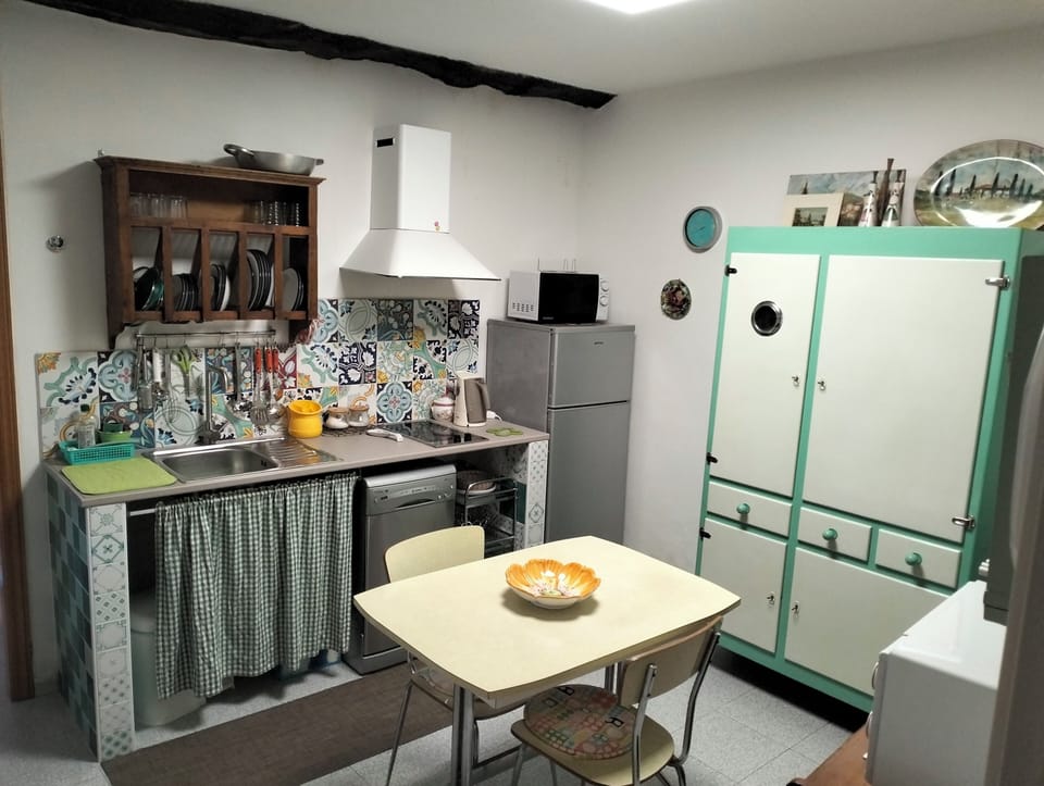 Apartment, 1 Bedroom, Smoking, Patio | Dining room