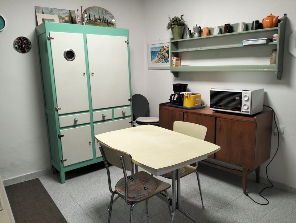 Apartment, 1 Bedroom, Smoking, Patio | Dining room