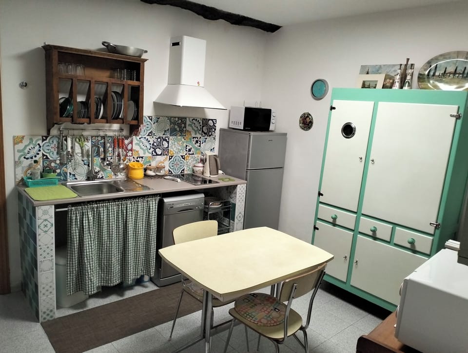 Apartment, 1 Bedroom, Smoking, Patio | Dining room